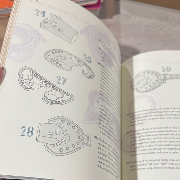 Vintage 1st Edition Craft book Steampunk Accessories Book Barrons - Picture 14 of 14